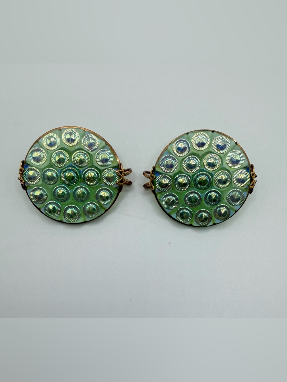 Vtg 1930s Green Shoe Dress Clips Pair Round Czech Irisescent Pressed Glass Mod - Picture 2 of 7